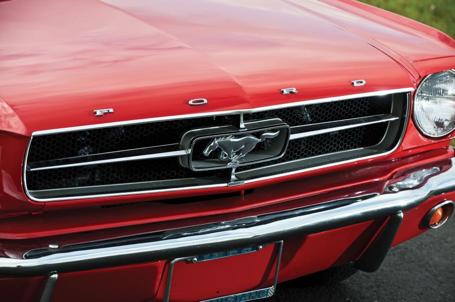Логотип Ford Mustang Convertible 1965 года  (фото 18 из 76)